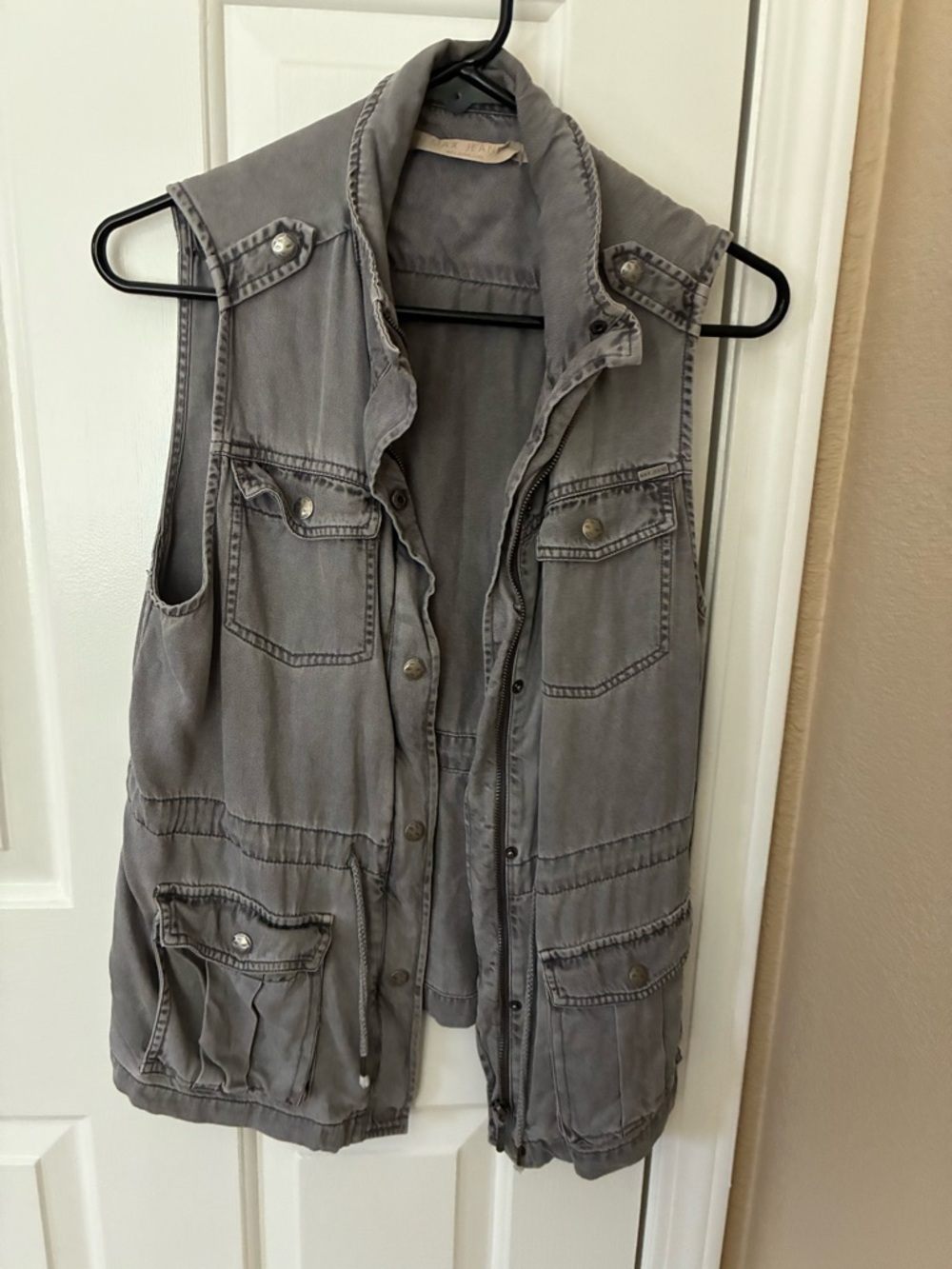 Max Jeans Sleeveless Utility Vest in Gray